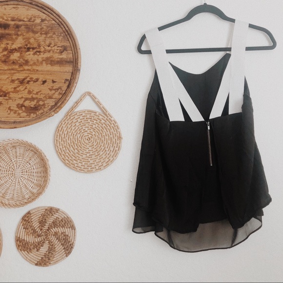 🚚 MOVING SALE! 🚚 Banana Republic blouse - Picture 3 of 3